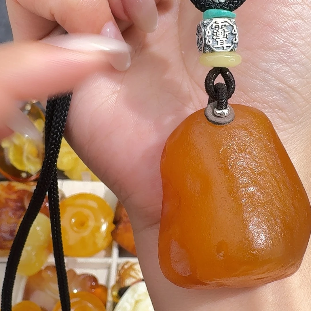 小***！琥珀未镶嵌裸石我