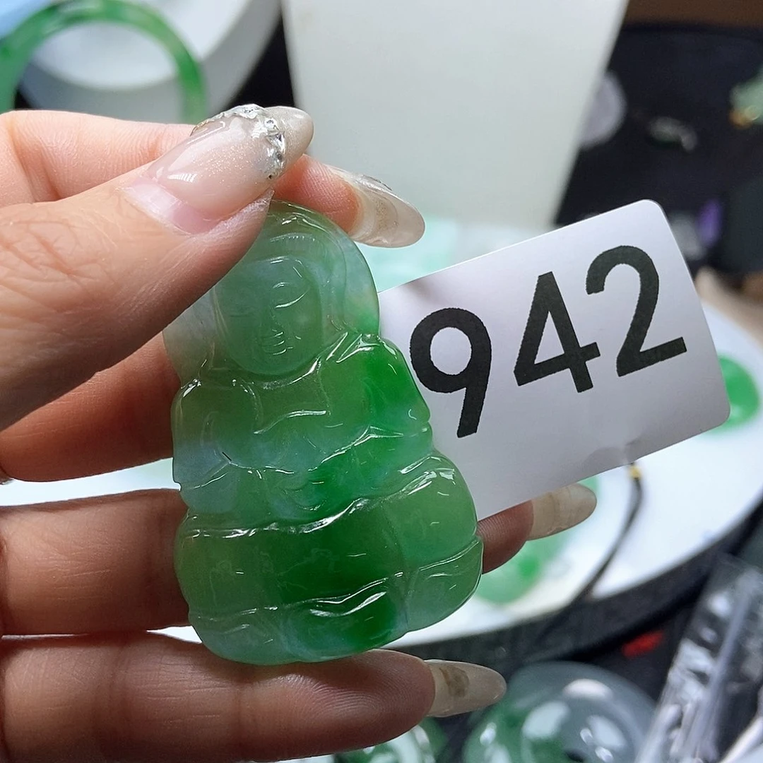 翡翠吊坠(赠链)未镶嵌