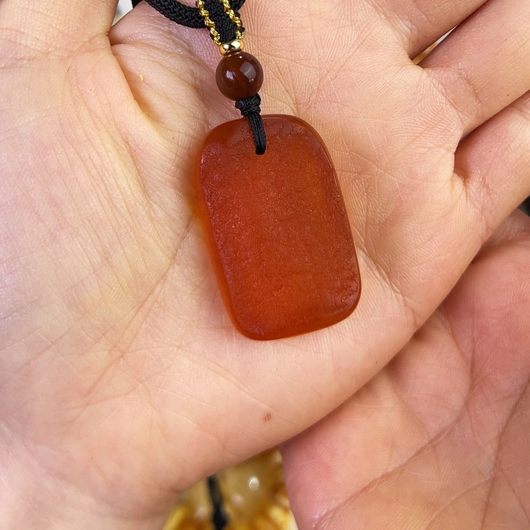 琥珀珠宝奇石未镶嵌。