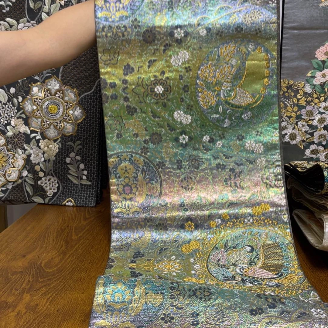 织绣彩金缀枝工作
