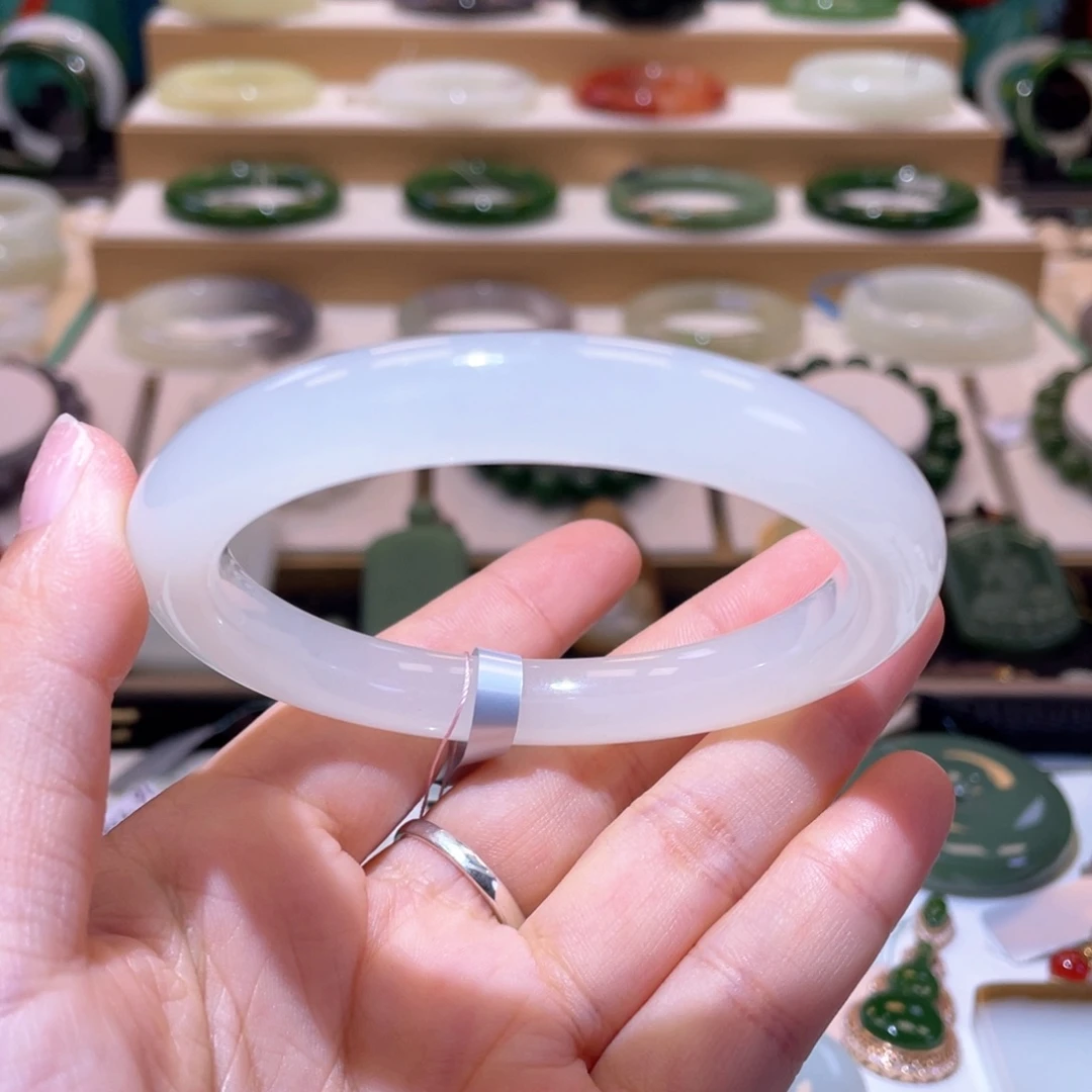 颈饰未镶嵌和田玉收藏级白冰手镯58/59