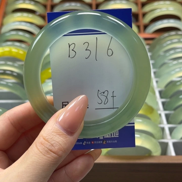 岫玉手镯未镶嵌?**?手镯