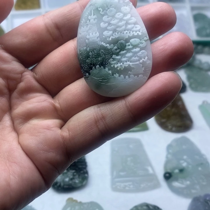 翡翠未镶嵌颈饰山东忆