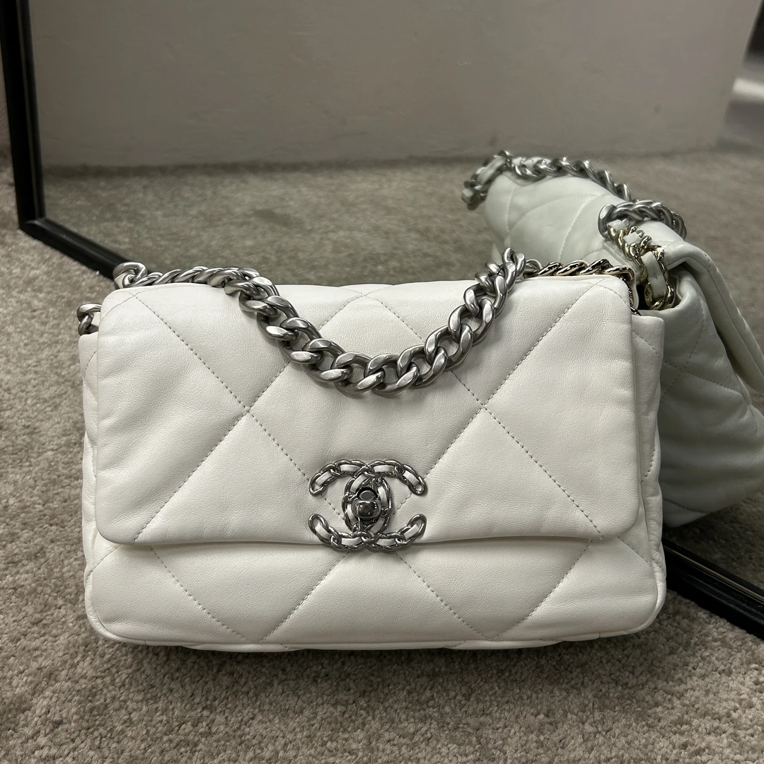 99新 Chanel/香奈儿 23p白色银扣羊皮19bag