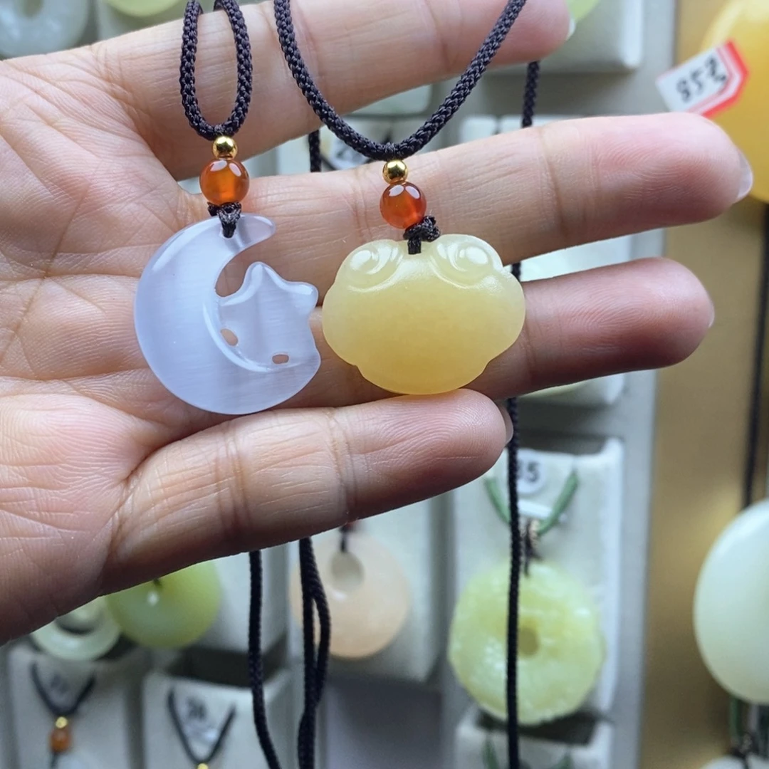 颈饰未镶嵌石英质玉（金丝玉）爱****我