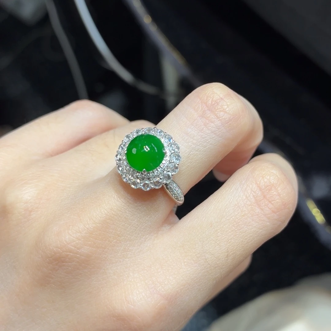 颈饰18K金镶嵌翡翠