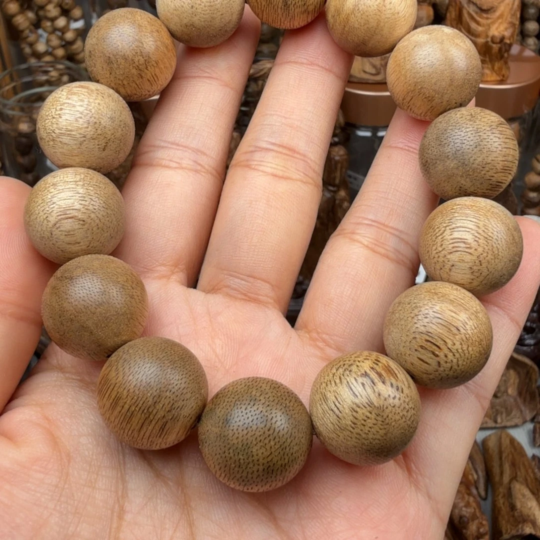 沉香碎屑沉香柬埔寨菩萨 1.7*17.3 克