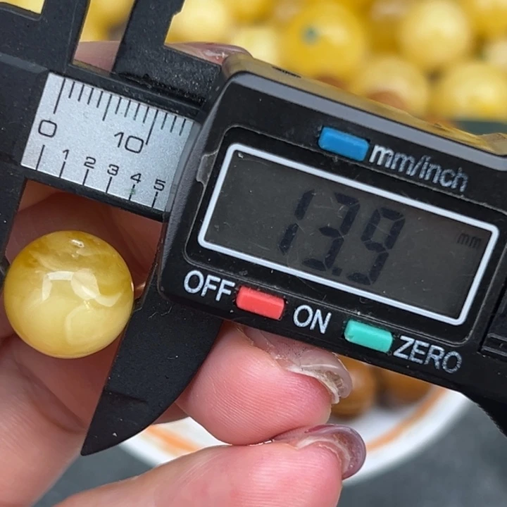 琥珀裸石未镶嵌微瑕1135