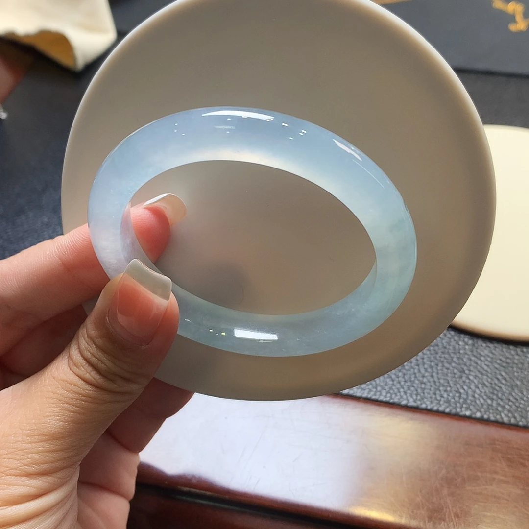 翡翠未镶嵌手镯中万种水天花板