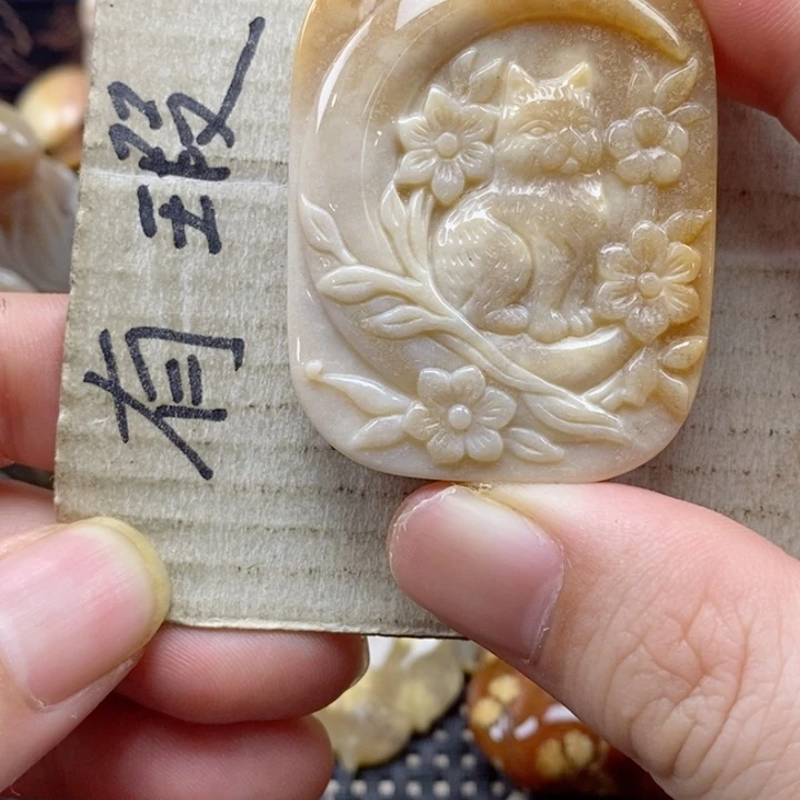 硅化珊瑚（珊瑚玉）颈饰未镶嵌