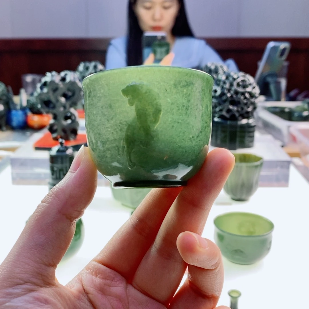 未镶嵌和田玉（青玉）摆件