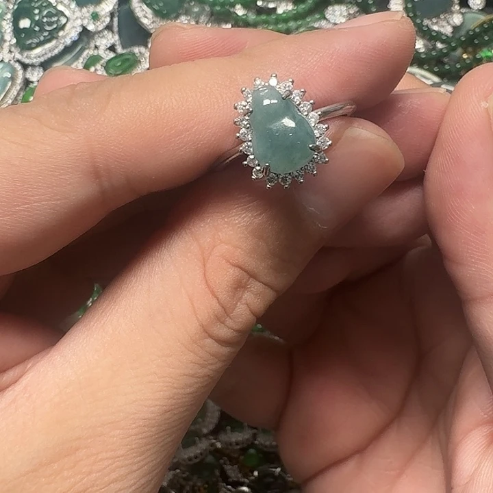 翡翠未镶嵌颈饰天然A货翡翠放漏