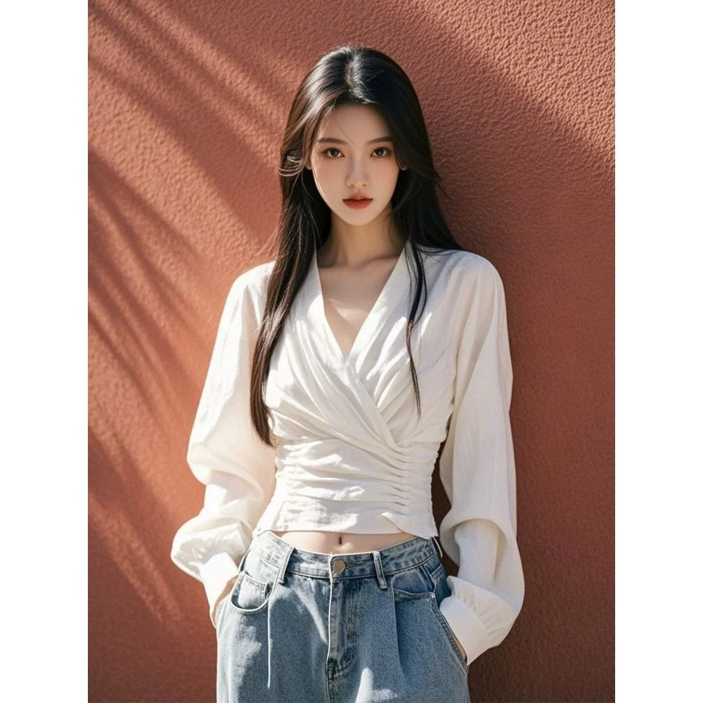 春秋独特别致法式轻熟白色衬衫女设计感小众收腰短款v领褶皱上衣