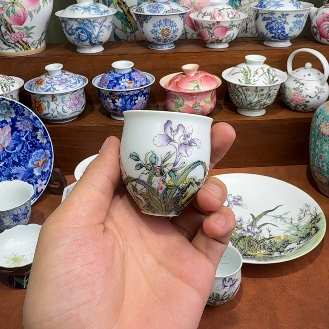 小***子釉上粉彩鸢尾花杯子