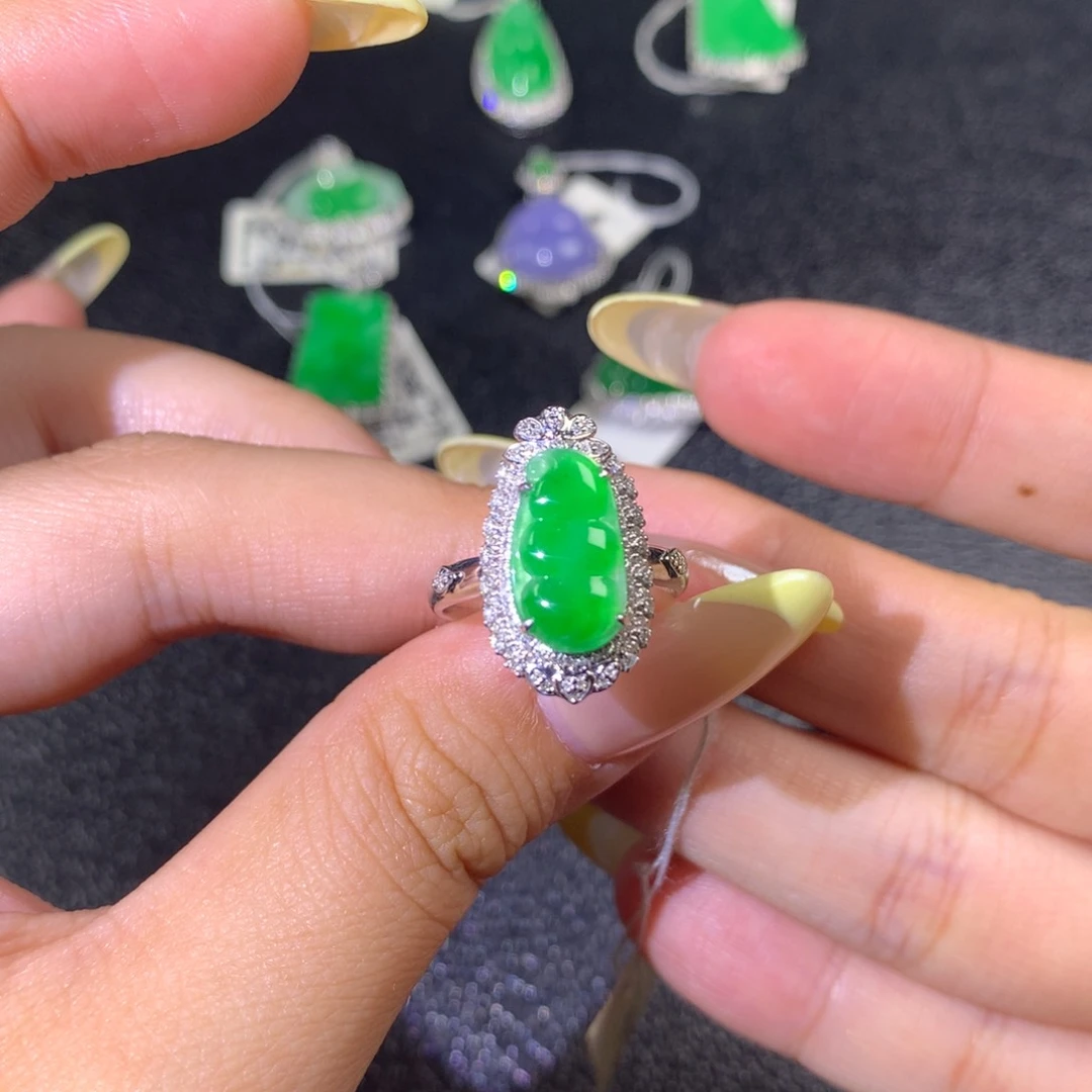 翡翠戒指18K金镶嵌翡翠