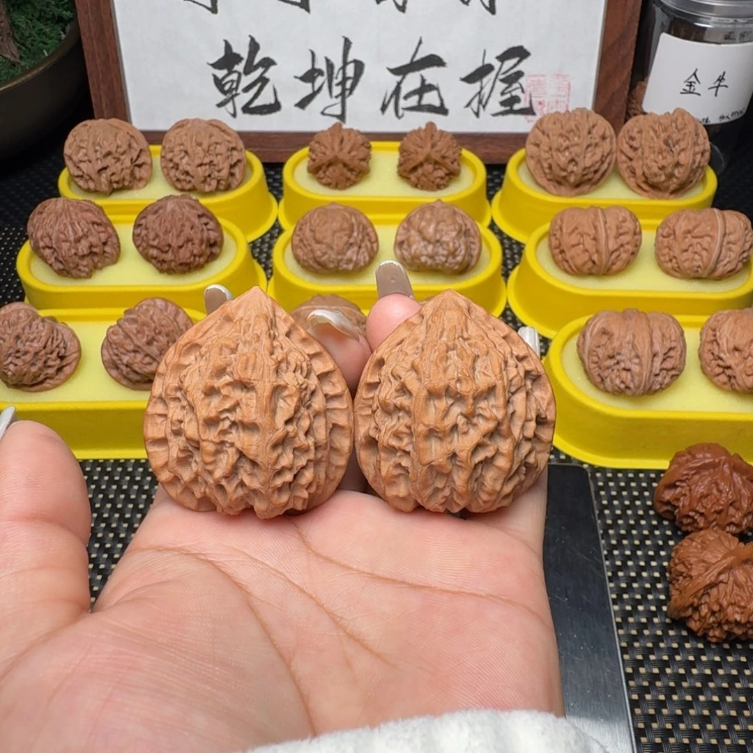 文玩核桃把件40金牛