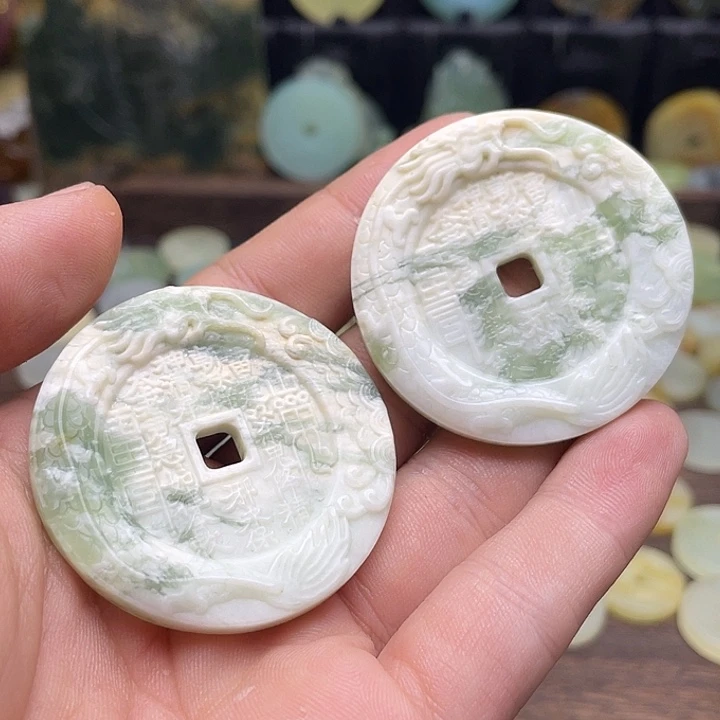 蛇纹石玉挂件合金小**生