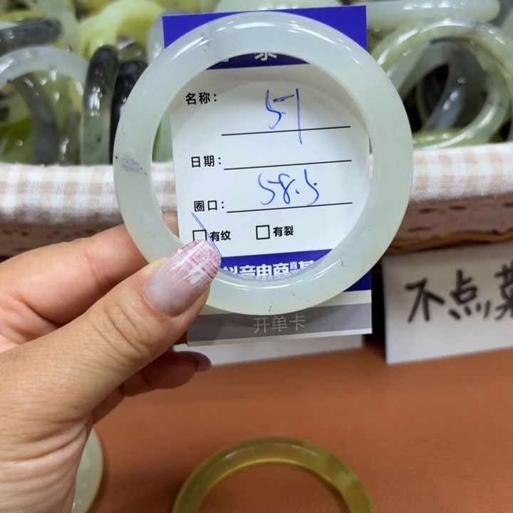 未镶嵌岫玉手镯天然