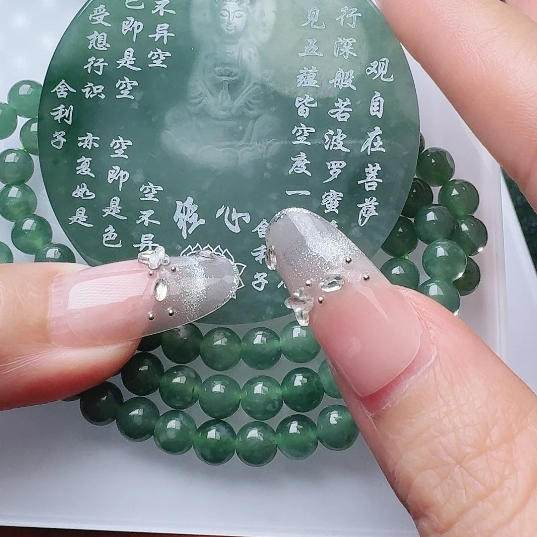 翡翠未镶嵌颈饰多样性发其一