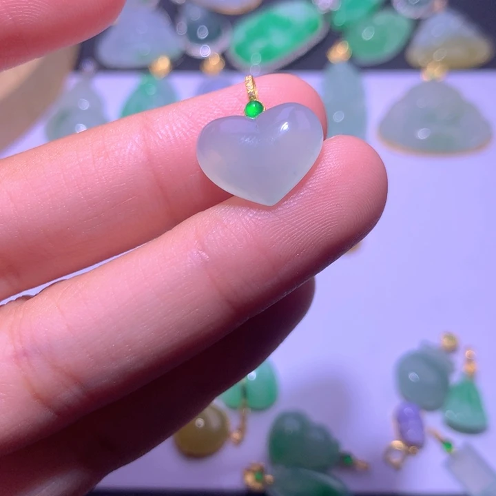 颈饰18K金镶嵌翡翠诗**诗翡翠