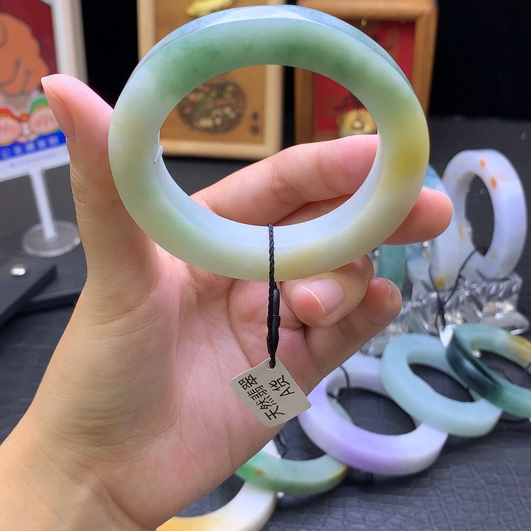 定制翡翠未镶嵌翡翠手镯