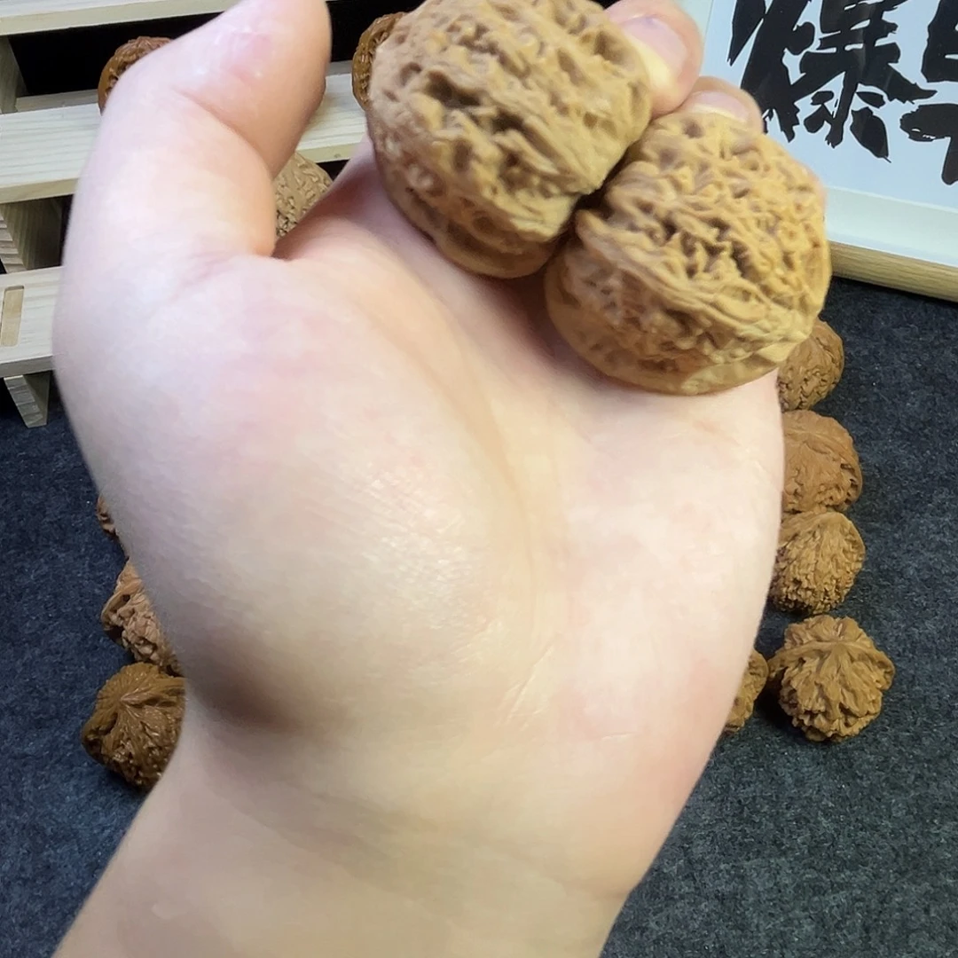 文玩核桃把件白狮子