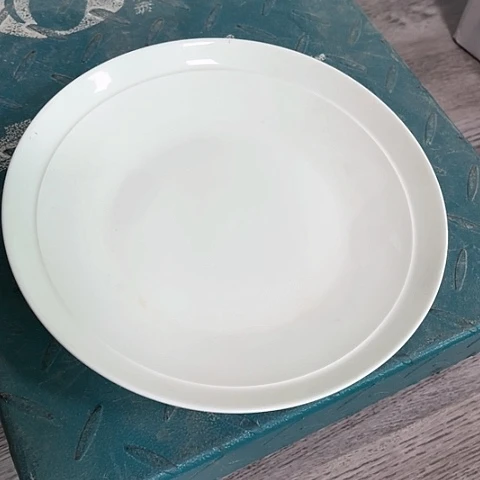 微瑕，不能明火，口径21高3.5，2个深盘