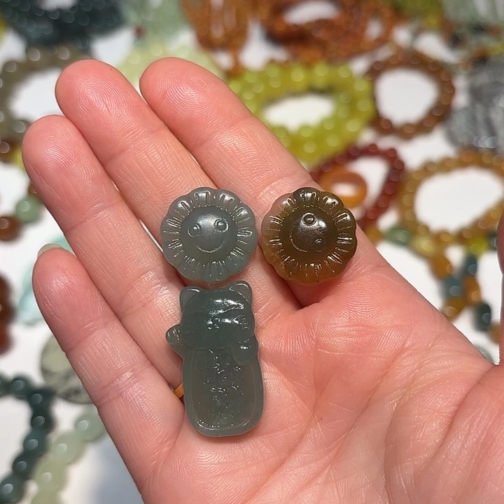 胖***.蛇纹石玉未镶嵌手串