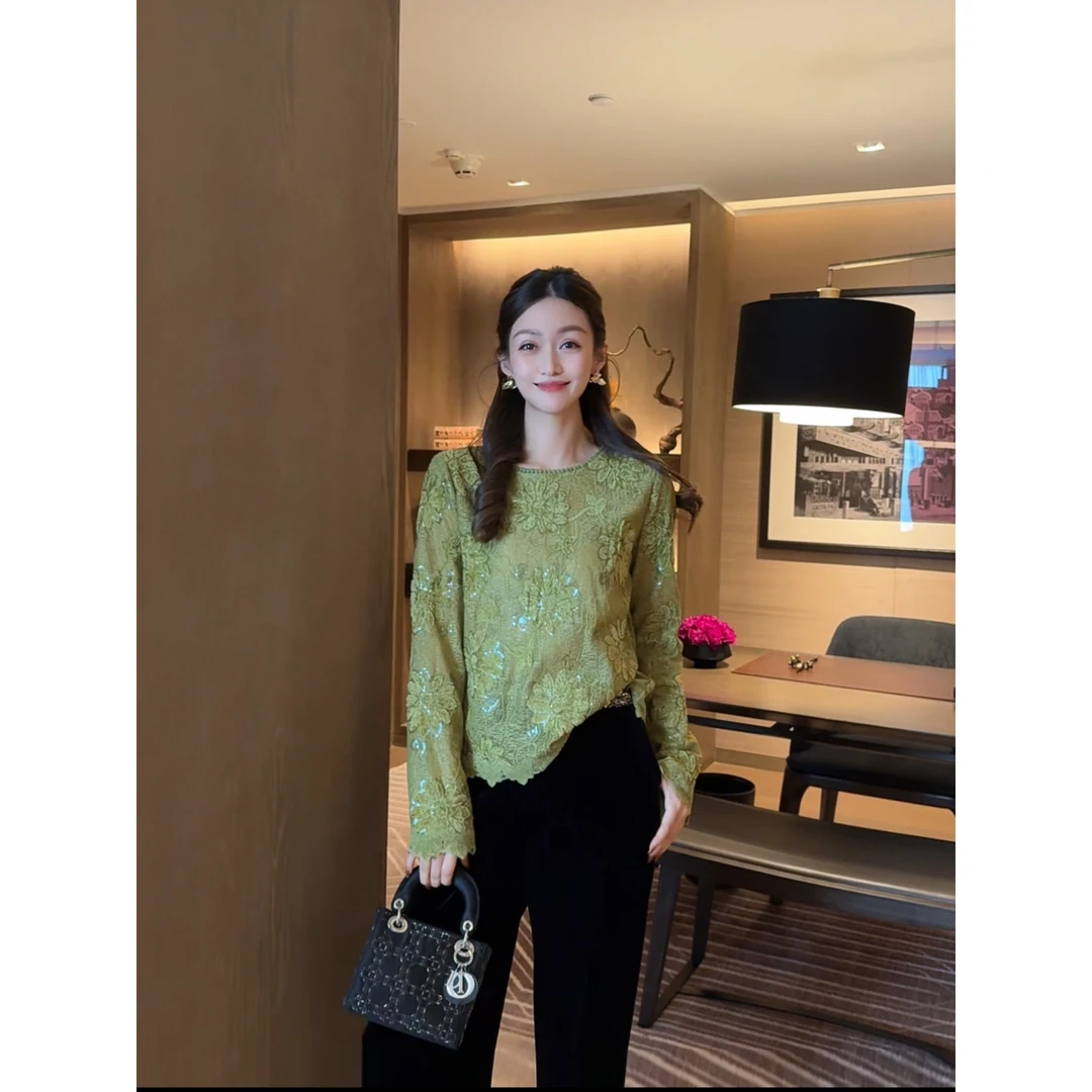 W·HAHA【一路繁花】复古圆领亮片刺绣镂空植绒针织上衣61232