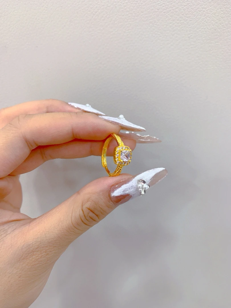 334【小别克珠宝-白色镶嵌小方戒指】