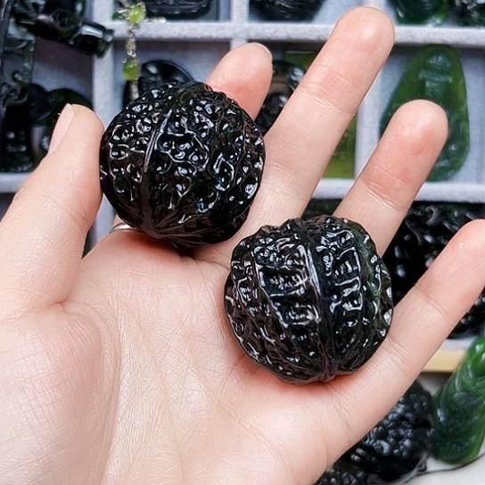 蛇纹石玉颈饰合金