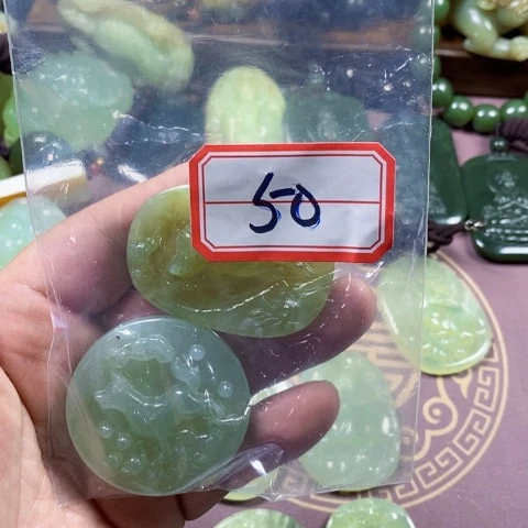 未镶嵌蛇纹石玉颈饰