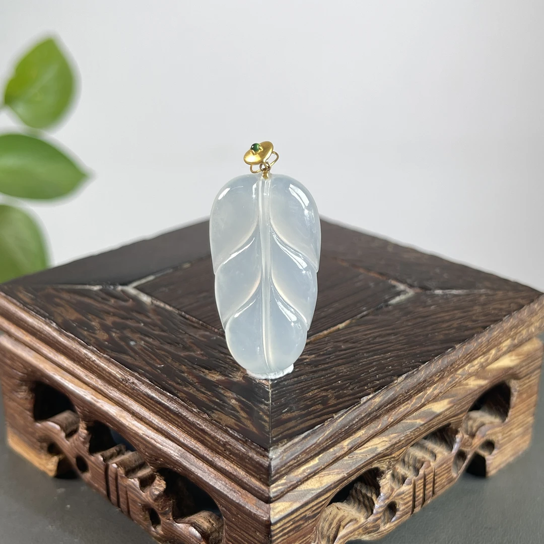 JTA12-110  天然缅甸A货翡翠  18k镶嵌金枝玉叶