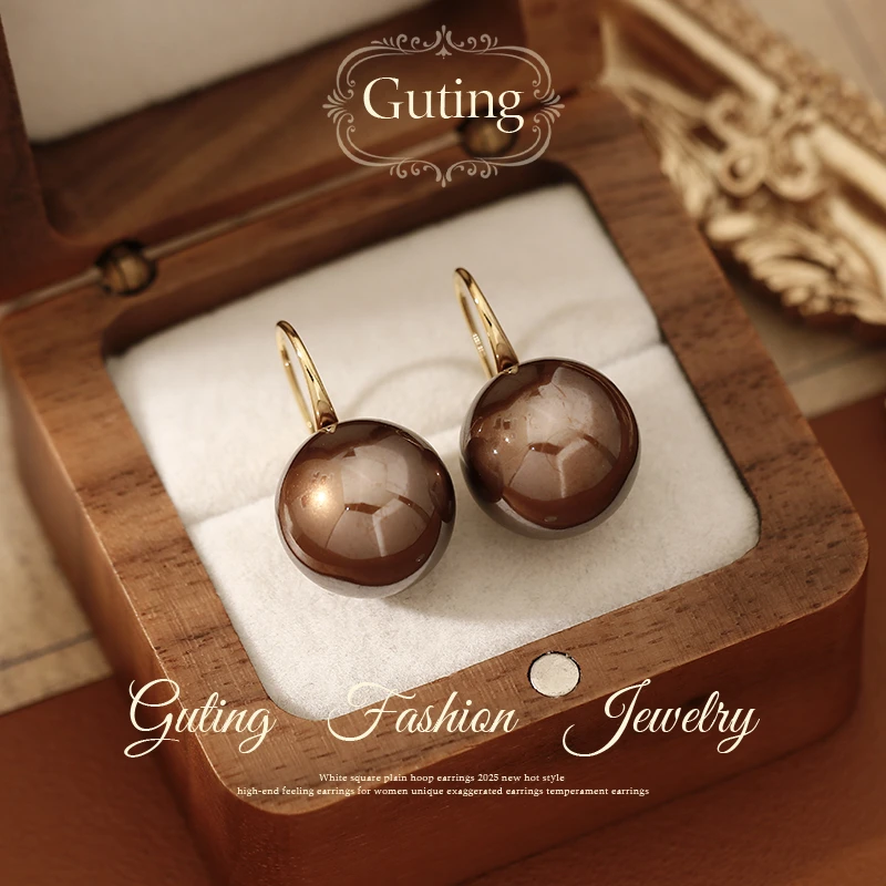 铜合金耳饰 22550巧克力色珠珠耳钉女秋冬耳饰轻奢高级感气质耳环