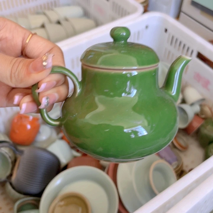 微瑕朗窑绿逸翁壶