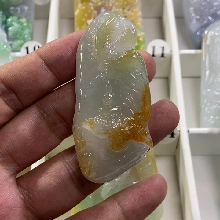 翡翠未镶嵌颈饰凤凰