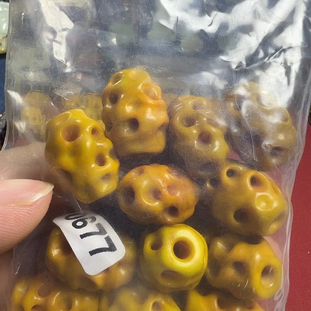 帅***）和田玉（黄玉）未镶嵌颈饰