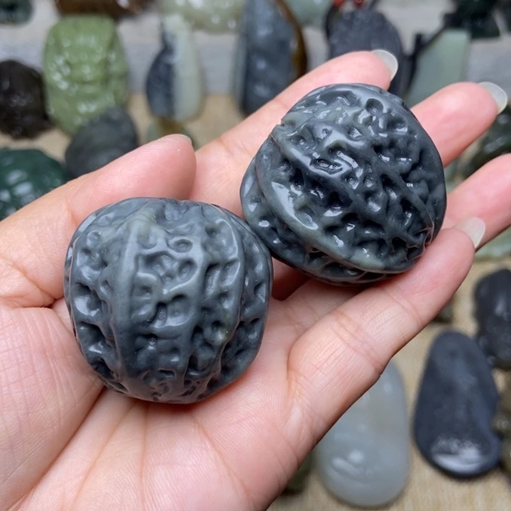 和田玉未镶嵌颈饰瑕疵处理