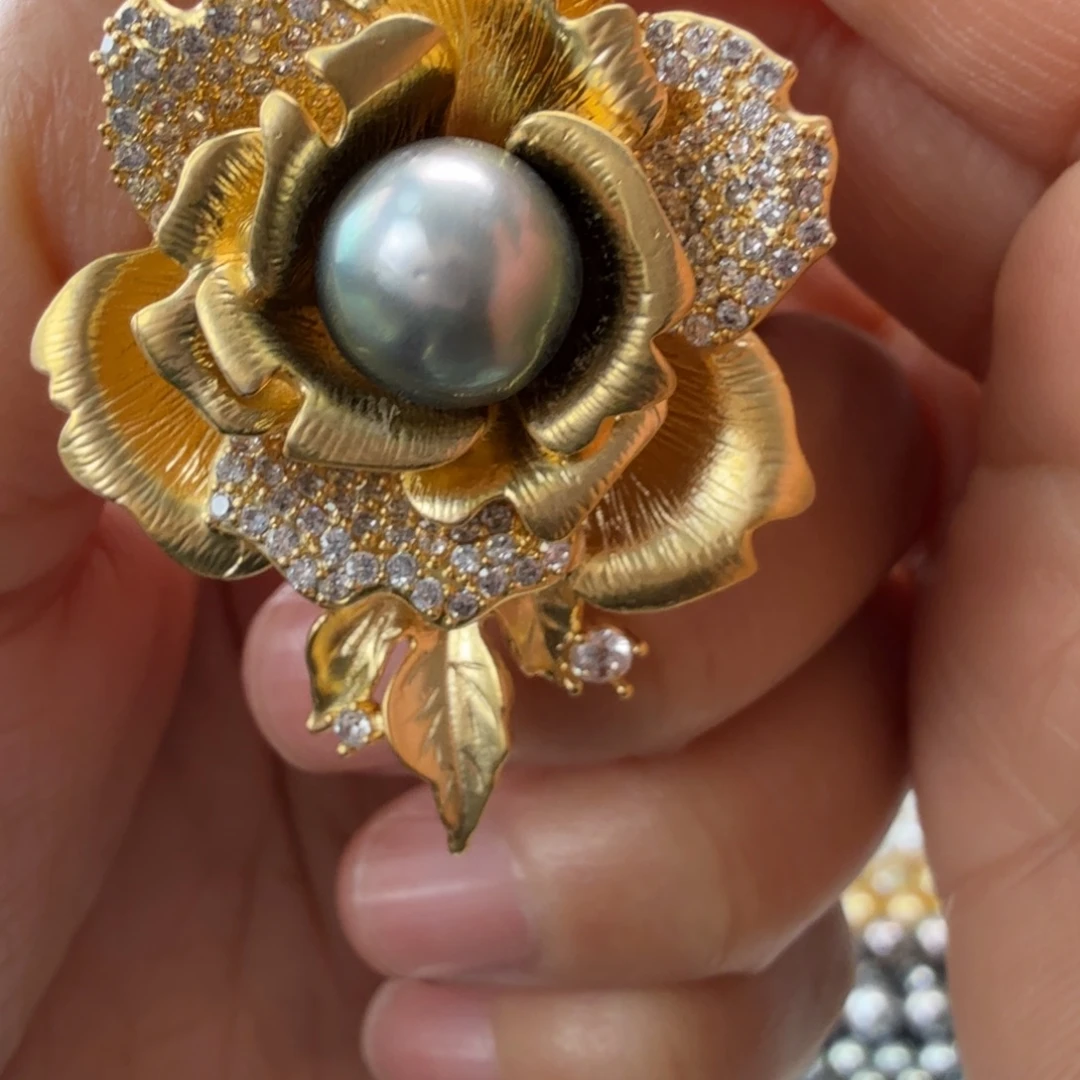 未镶嵌胸饰海水珍珠