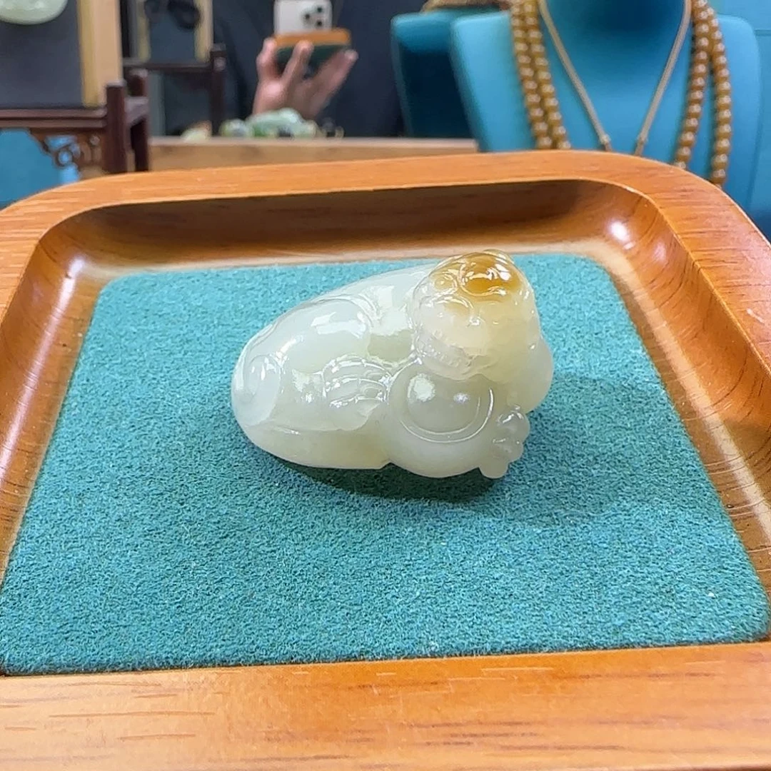 和田玉（糖玉）未镶嵌颈饰不**样