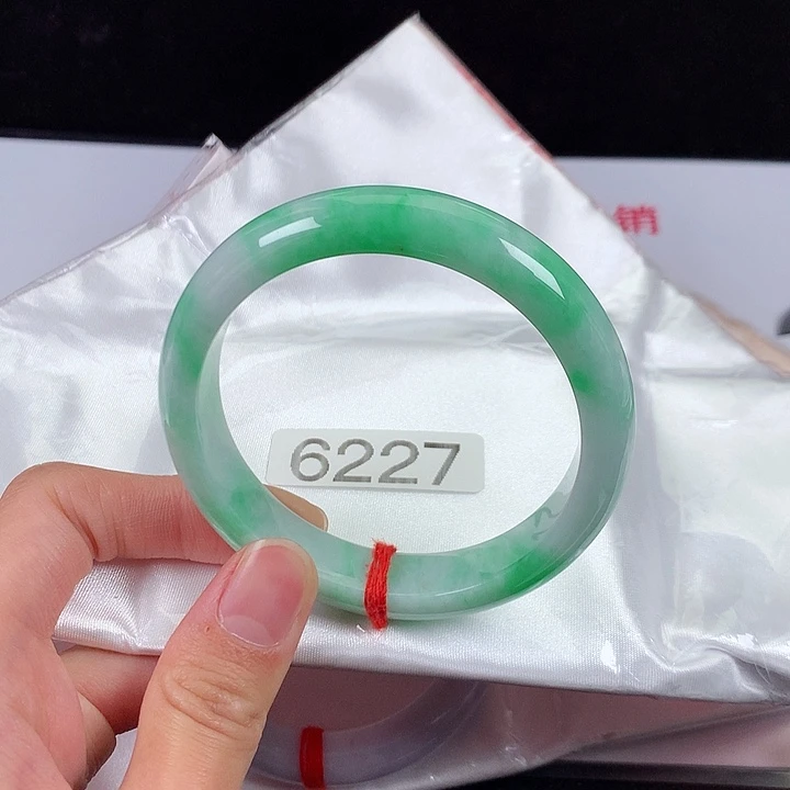 【闪购商品】翡翠手镯未镶嵌星*56圈口