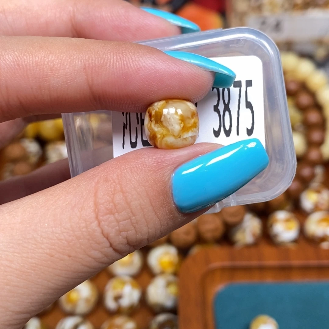 蜜蜡未镶嵌珠宝奇石3875