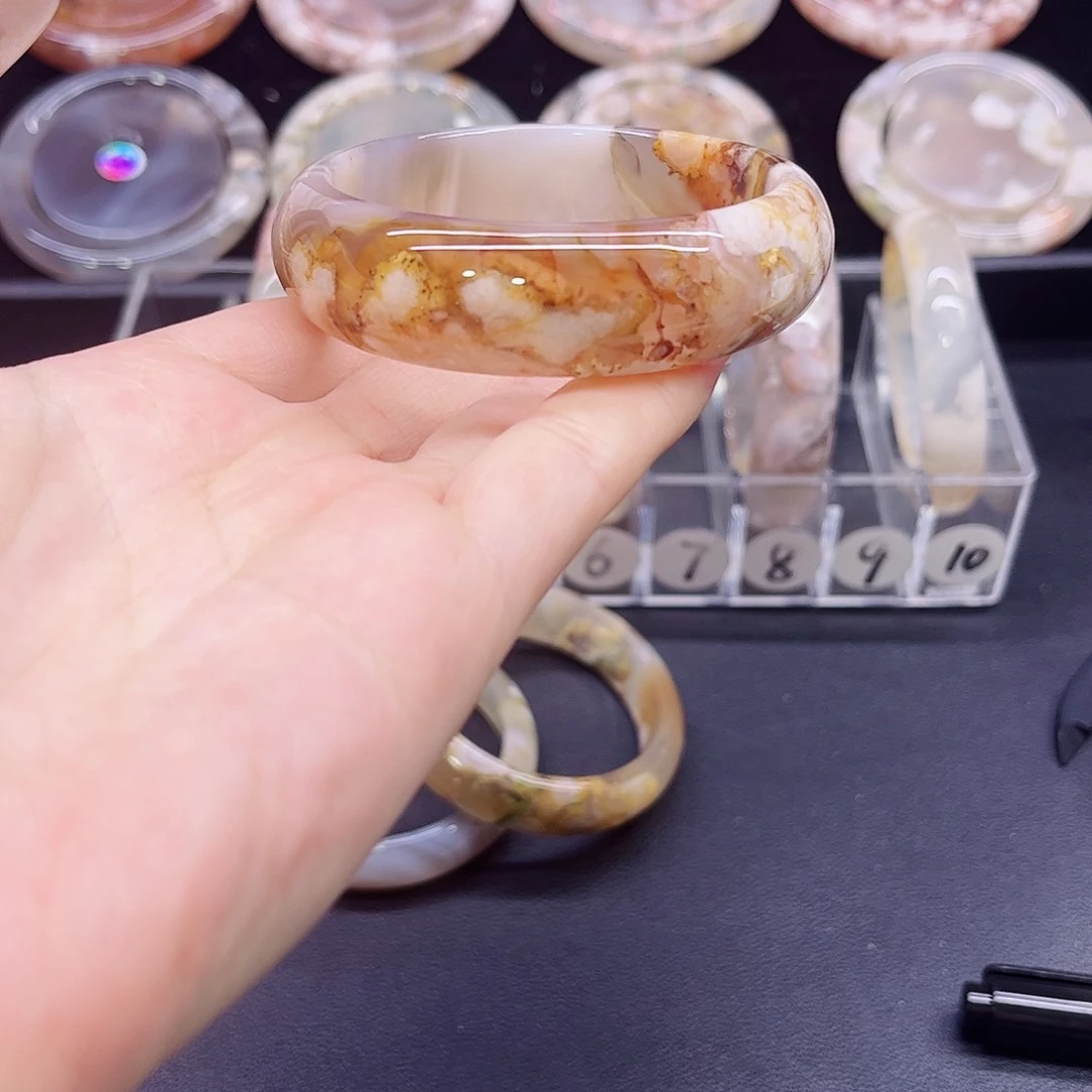 玛瑙/玉髓手镯未镶嵌56