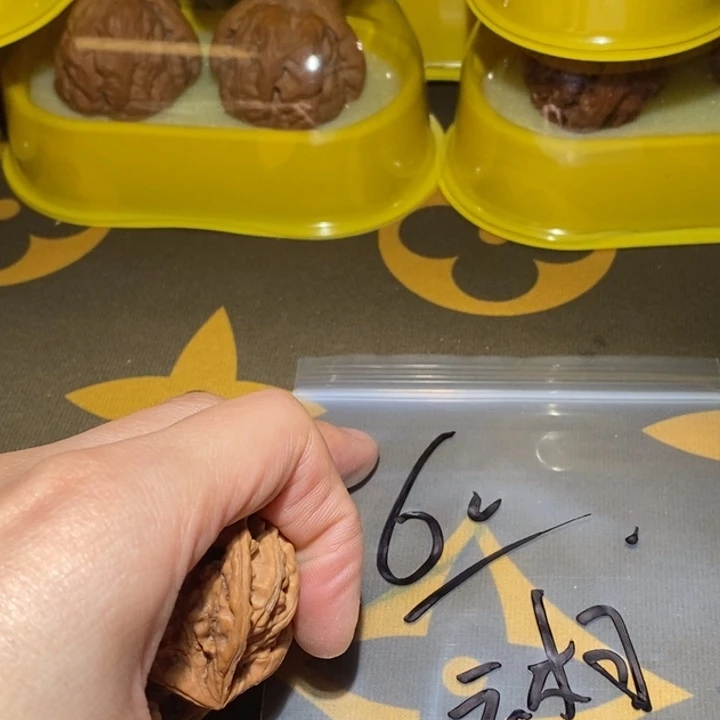 云***柯文玩核桃吊坠精品文玩核桃公司是