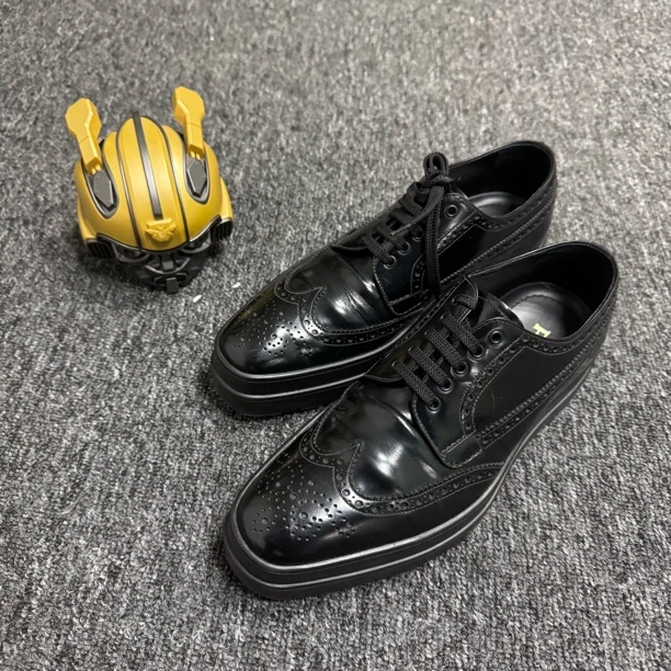 95新 Prada/普拉达 /40码/黑色厚底英伦风亮面皮鞋/公价6900