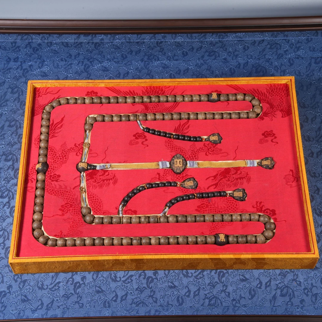 Tgz26 清代 沉香朝珠