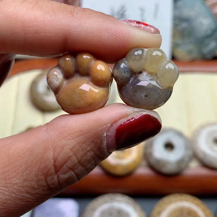 硅化珊瑚（珊瑚玉）颈饰足银镀金镶嵌