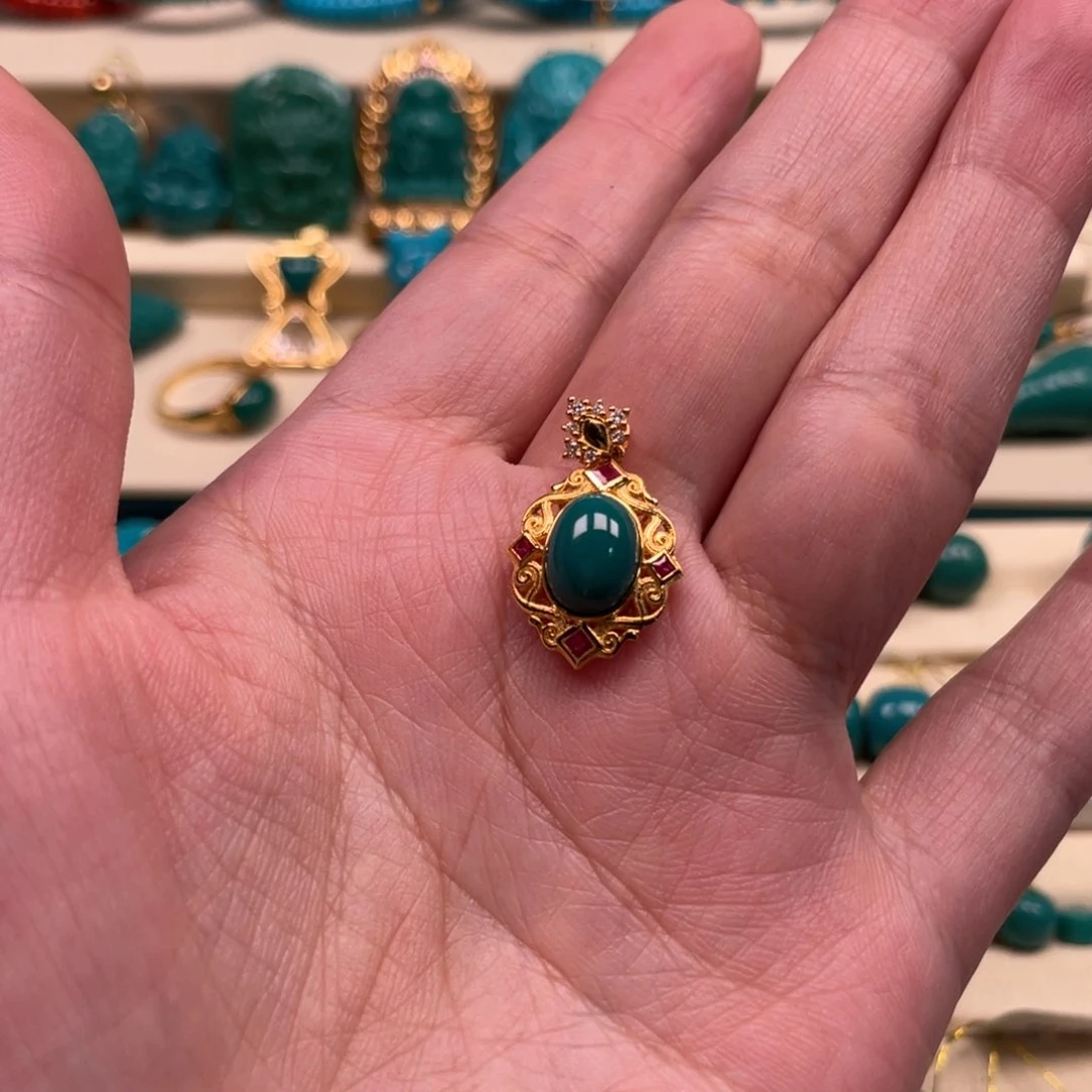 小***，18K金镶嵌绿松石珠宝奇石