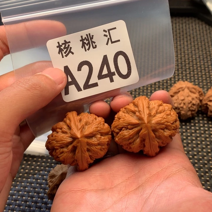 吊坠文玩核桃红锦鲤