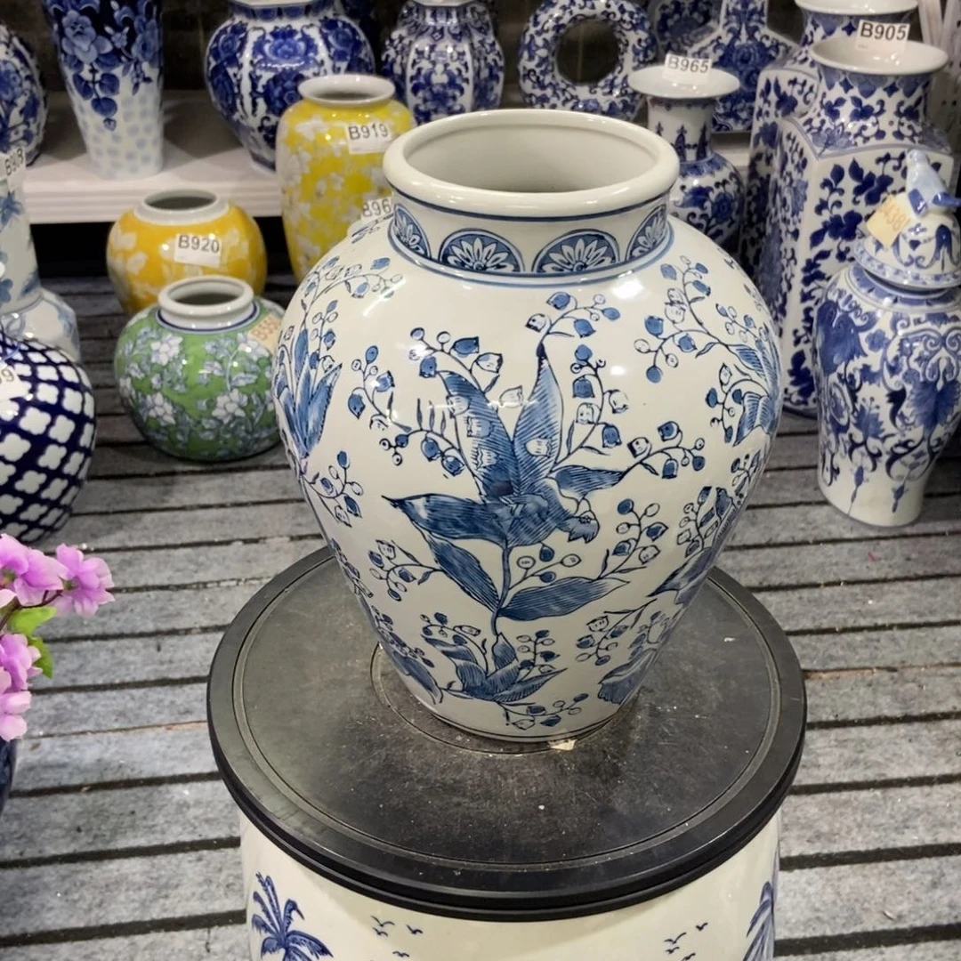 摆件花瓶手绘釉下彩